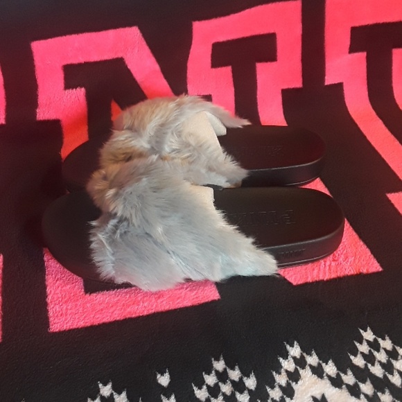 NWT Pink VS Furry Gray Slides - Picture 4 of 6
